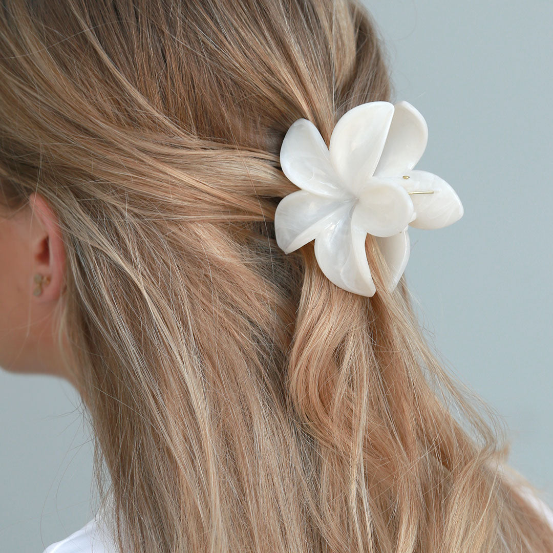 Pince à cheveux fleur pastel crème