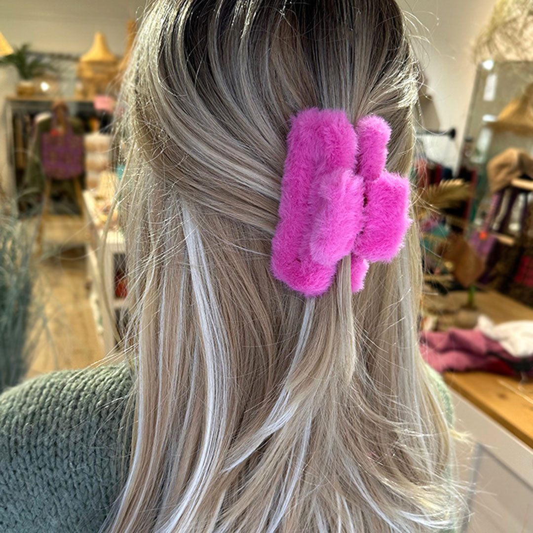 Hair clip fluffy pink