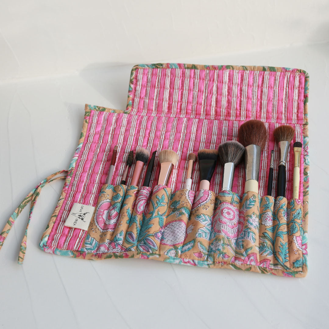 Make-up brush roll geel