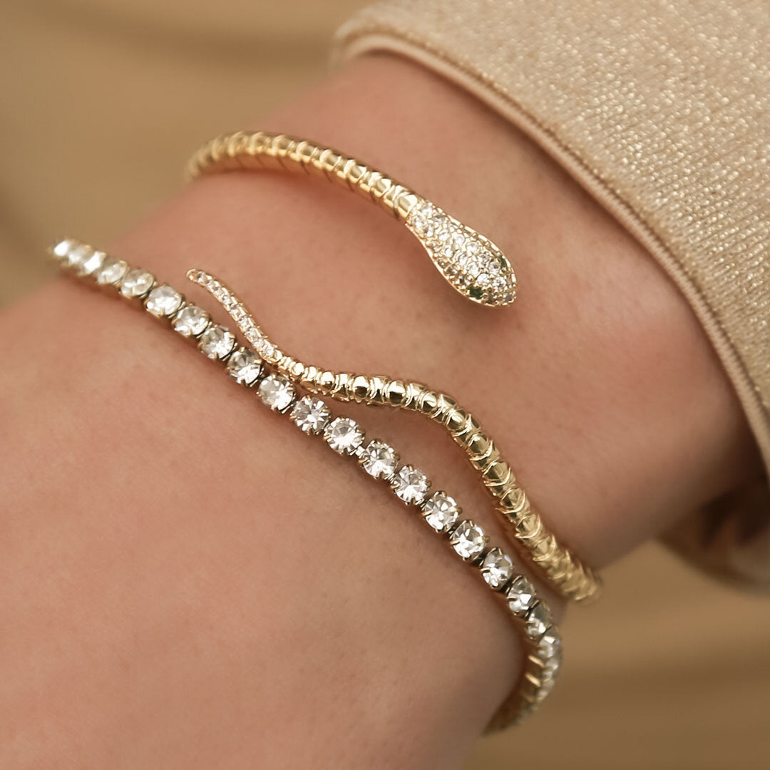 Goldene Armband covered in diamonds